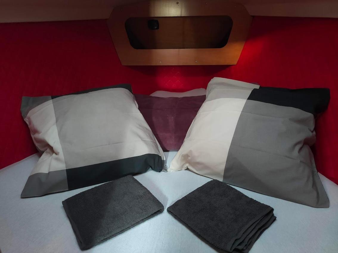 Nuit Sur Un Voilier Otel Nonsard-Lamarche Dış mekan fotoğraf